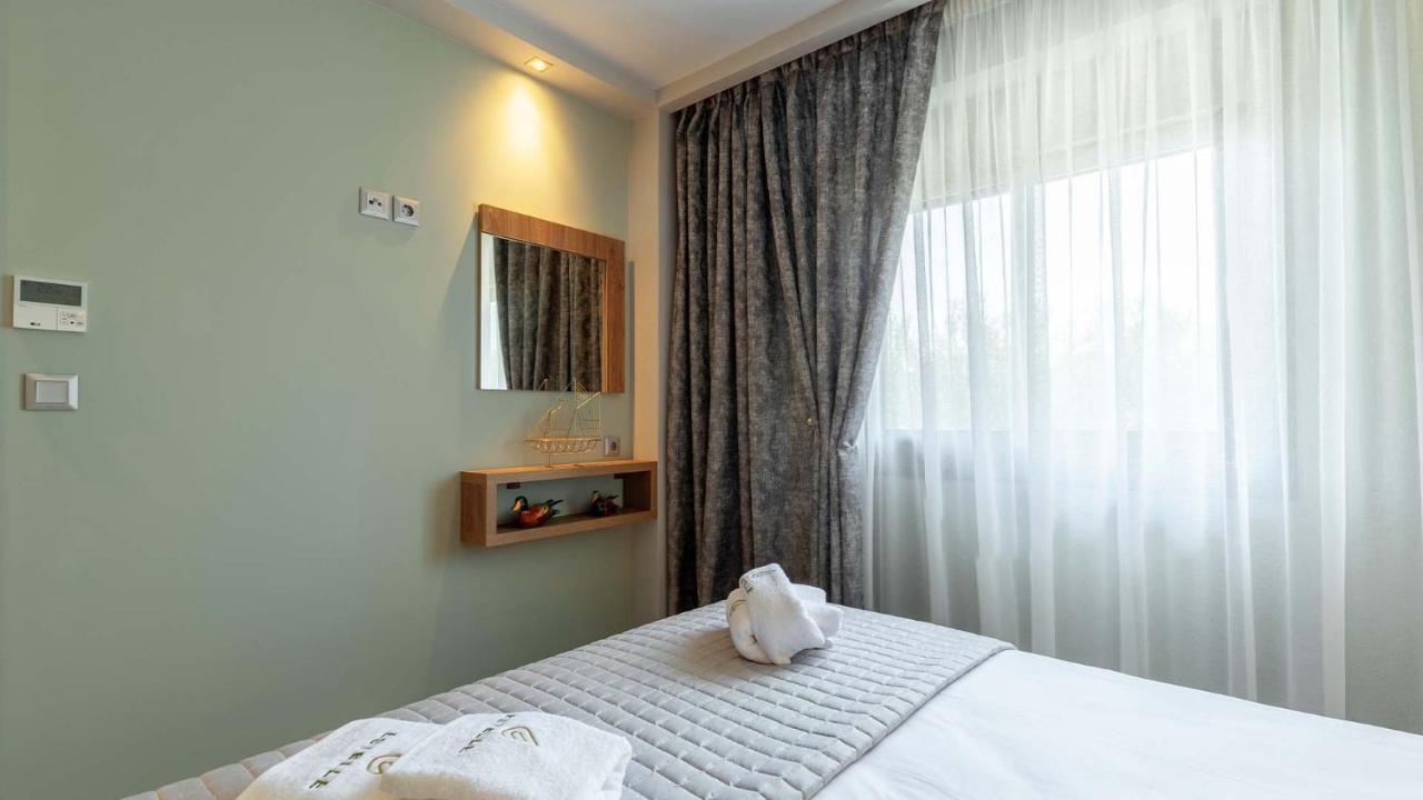 Estelle Family Luxury Apartments & Suites Gerakini Exterior photo