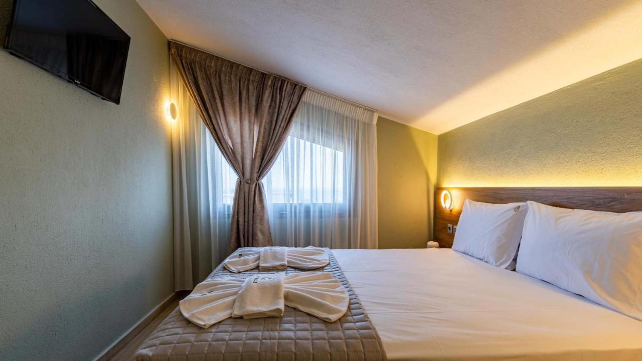 Estelle Family Luxury Apartments & Suites Gerakini Exterior photo