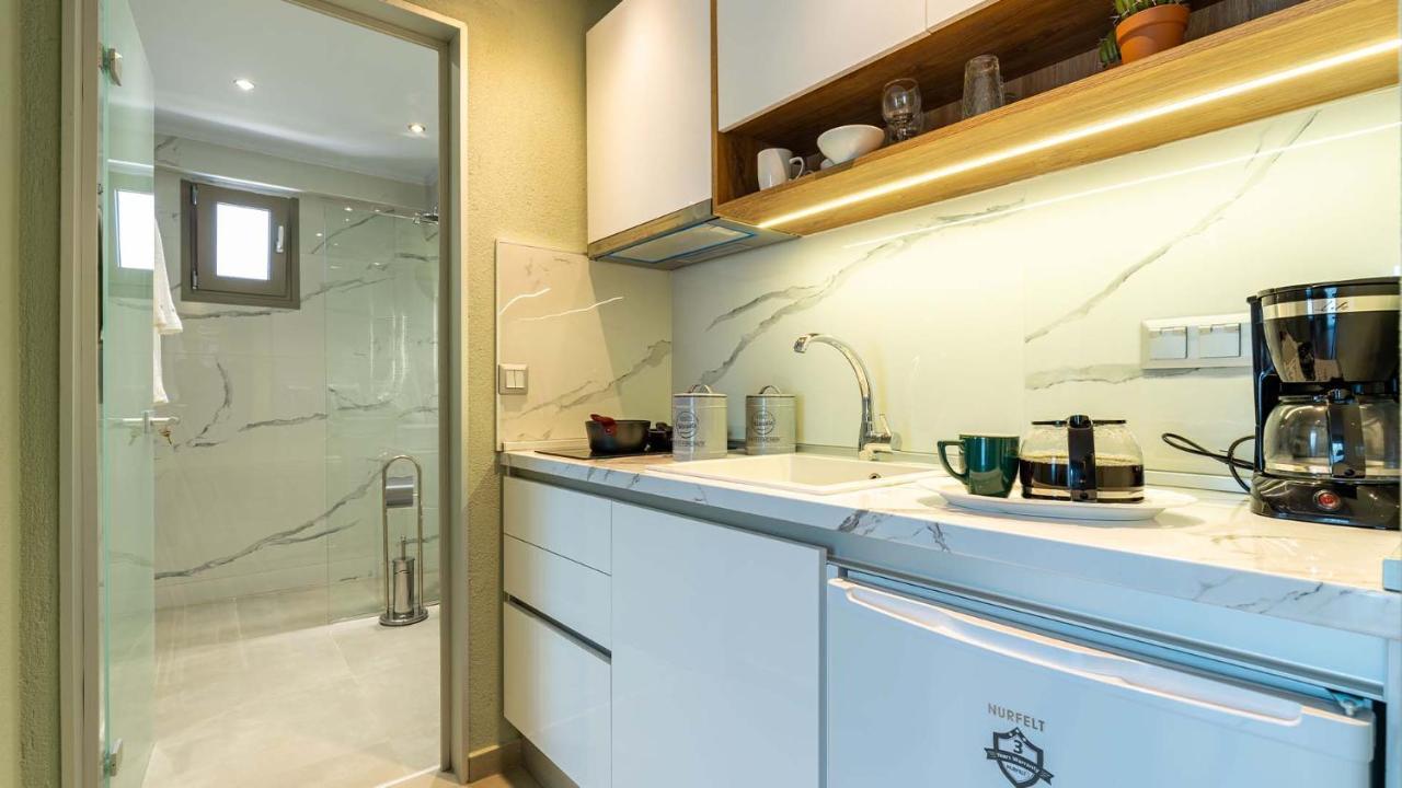 Estelle Family Luxury Apartments & Suites Gerakini Exterior photo